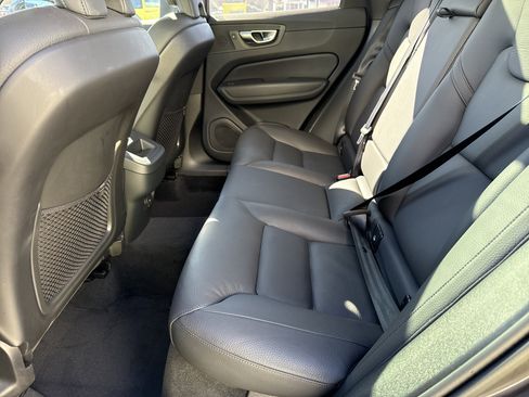 Used 2025 Volvo XC60 B5 Plus image 31