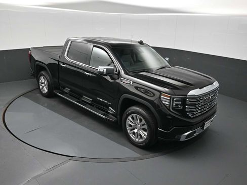 Used 2024 GMC Sierra 1500 Denali w/ Technology Package AWD/4WD image 10