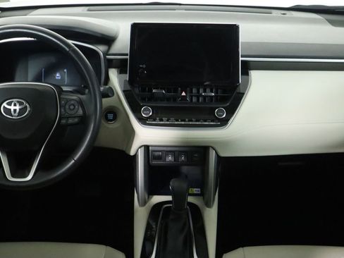 Used 2023 Toyota Corolla Cross XLE image 14