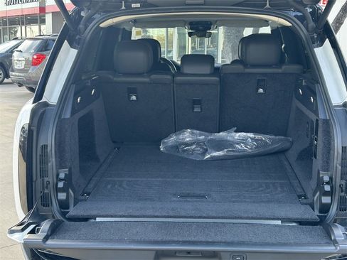 Used 2023 Land Rover Range Rover SE image 14