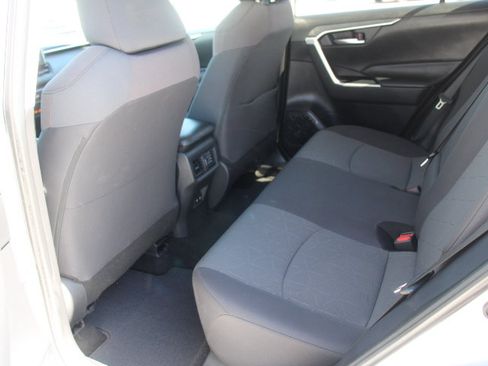 Used 2019 Toyota RAV4 XLE w/ Convenience Package FWD image 14