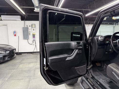 Used 2017 Jeep Wrangler Unlimited Rubicon w/ Connectivity Group image 21