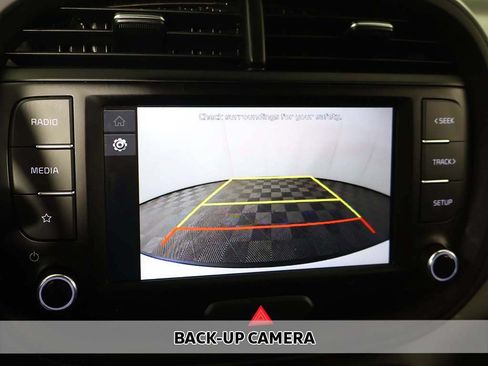 Used 2023 Kia Soul LX FWD image 4