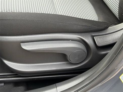 Used 2023 Hyundai Kona SE image 23