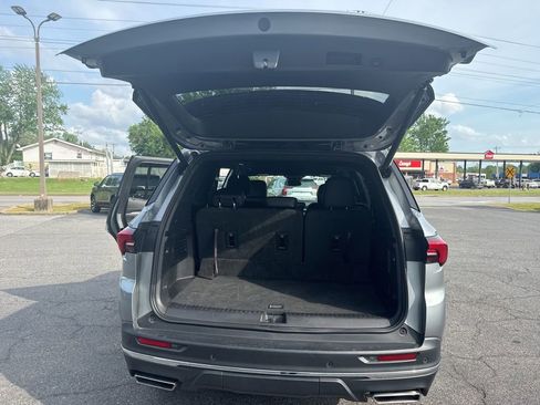 Used 2025 Buick Enclave Preferred image 7