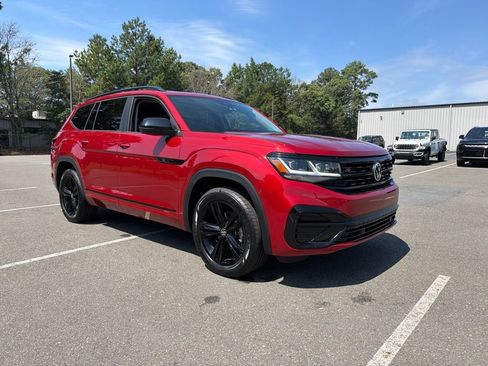 Used 2023 Volkswagen Atlas SEL R-Line AWD/4WD image 4