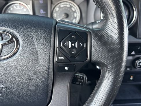 Used 2017 Toyota Tacoma TRD Off-Road image 24