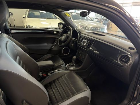 Used 2012 Volkswagen Beetle 2.0T FWD image 21