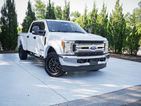 Used 2019 Ford F250 XLT AWD/4WD image 2