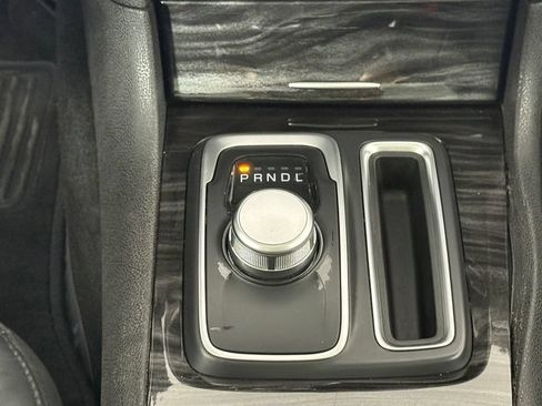 Used 2016 Chrysler 300 Limited RWD image 29