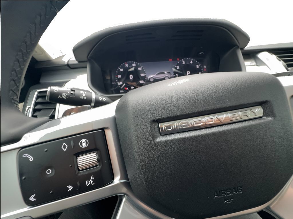 Used 2025 Land Rover Discovery Dynamic SE AWD/4WD image 45