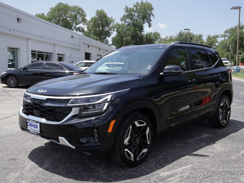 Used 2024 Kia Seltos SX w/ SX Sunroof Package AWD/4WD image 3
