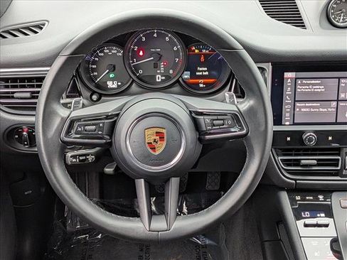 Used 2023 Porsche Macan image 15