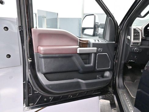 Used 2017 Ford F250 Platinum w/ Platinum Ultimate Package AWD/4WD image 9