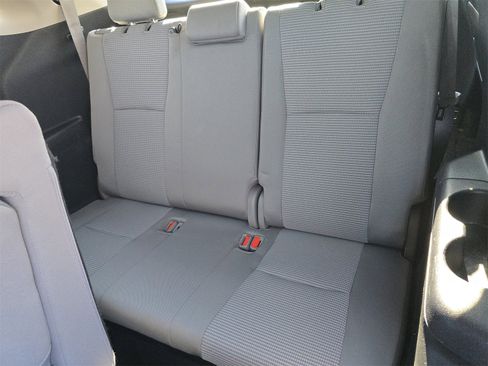 Used 2021 Toyota Highlander LE image 19