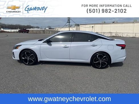 Used 2024 Nissan Altima 2.5 SR w/ SR Premium Package image 8