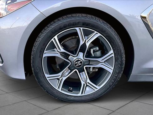 Used 2020 Genesis G70 2.0T w/ Prestige Package image 10