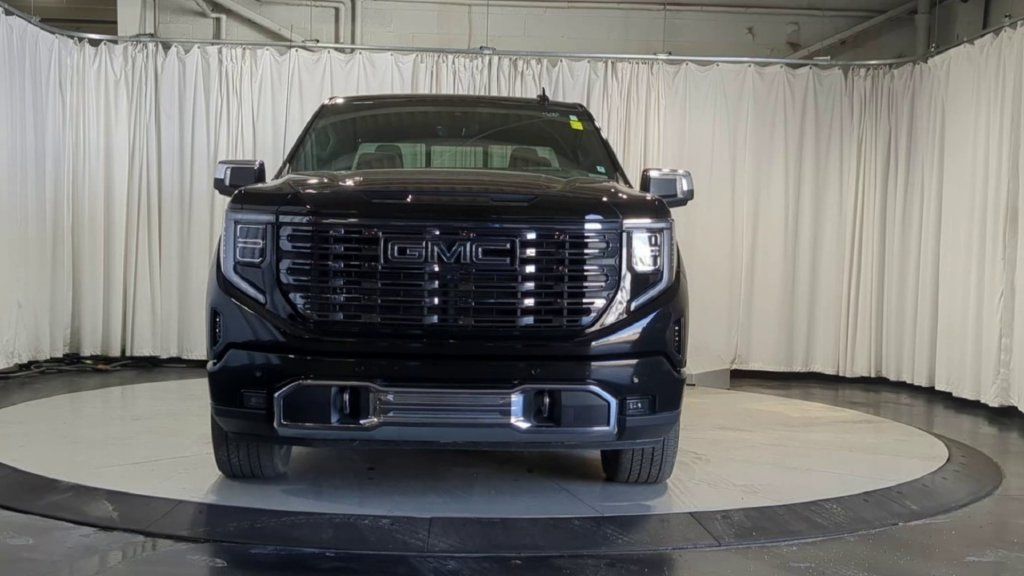 Used 2025 GMC Sierra 1500 Denali Ultimate AWD/4WD image 3