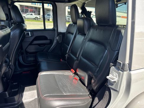 Used 2018 Jeep Wrangler Unlimited Rubicon w/ Dual Top Group AWD/4WD image 6
