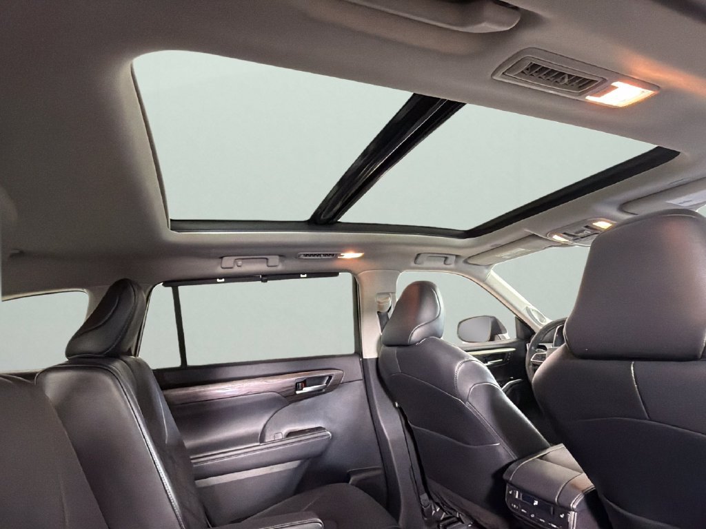 Used 2023 Toyota Highlander Platinum AWD/4WD image 39