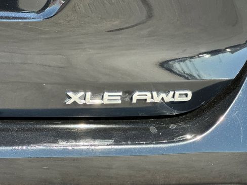 Used 2024 Toyota Highlander XLE image 32