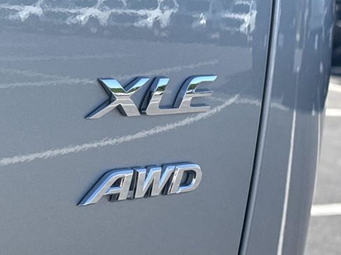 Used 2026 Toyota Corolla Cross XLE AWD/4WD image 18