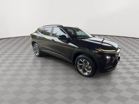 Used 2024 Chevrolet Trax LT FWD image 9