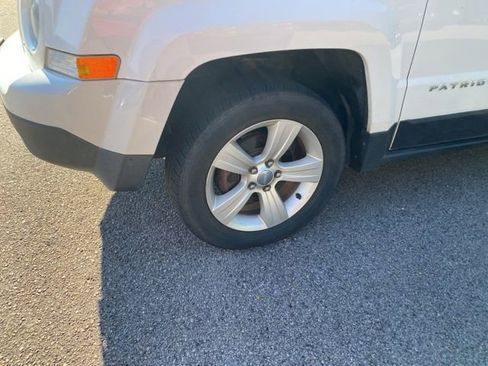 Used 2014 Jeep Patriot Latitude image 11