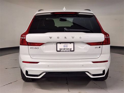 Used 2025 Volvo XC60 B5 Plus image 10