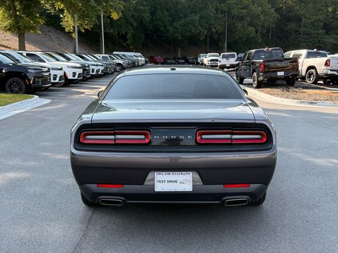Used 2015 Dodge Challenger SXT RWD image 4
