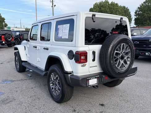 Used 2025 Jeep Wrangler Unlimited Sahara AWD/4WD image 7