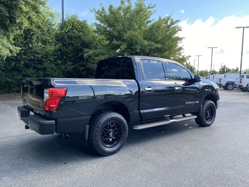 Used 2019 Nissan Titan SV w/ SV Convenience Package AWD/4WD image 9