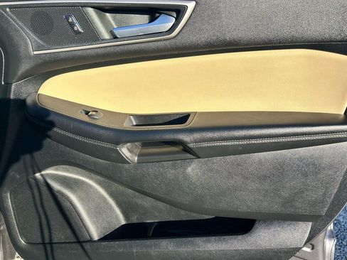 Used 2022 Ford Edge SEL w/ Convenience Package image 11