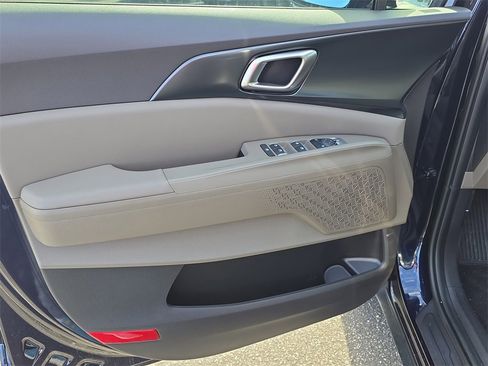 New 2026 Kia Carnival LXS image 17