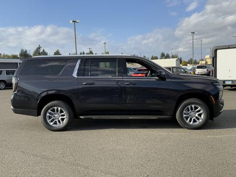 New 2026 Chevrolet Suburban LT w/ Comfort Package image 6