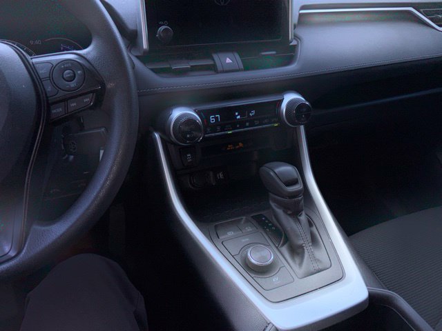 Used 2025 Toyota RAV4 LE AWD/4WD image 9