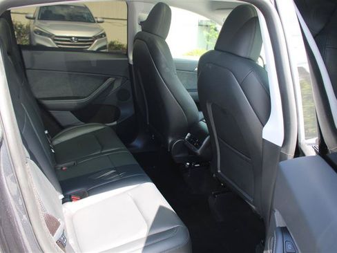 Used 2024 Tesla Model Y Long Range AWD/4WD image 15