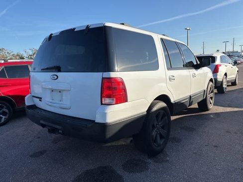 Used 2004 Ford Expedition XLT image 3