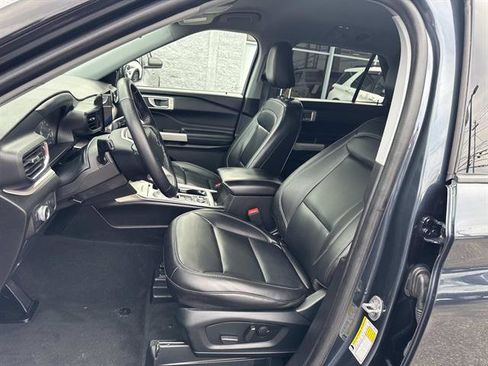 Certified 2022 Ford Explorer XLT w/ Equipment Group 202A image 28