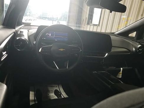 Used 2025 Chevrolet Equinox EV LT FWD image 17