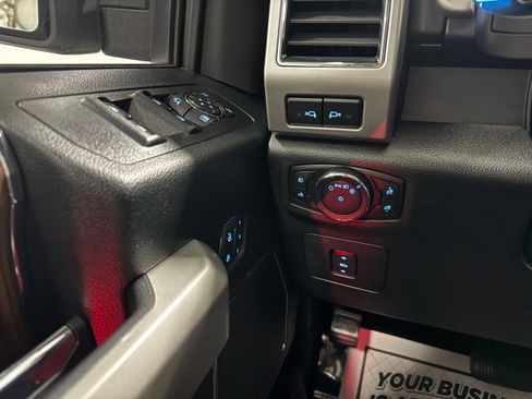 Used 2017 Ford F150 Lariat w/ Equipment Group 502A Luxury image 6