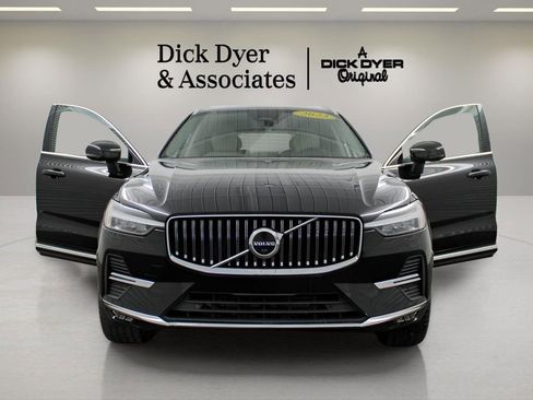 Certified 2023 Volvo XC60 B5 Ultimate w/ Climate Package image 7