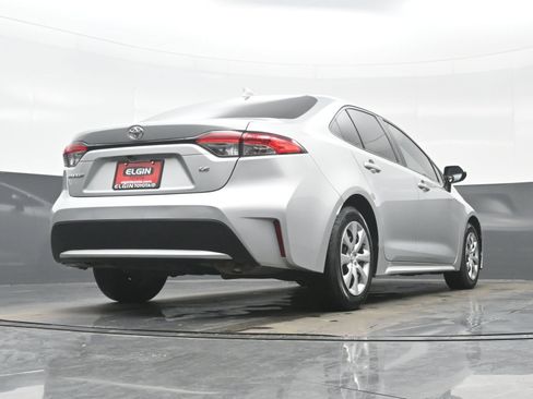 Used 2021 Toyota Corolla LE image 29