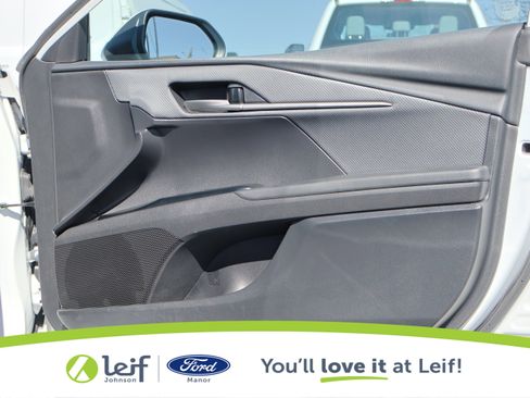 Used 2025 Toyota Camry SE image 33