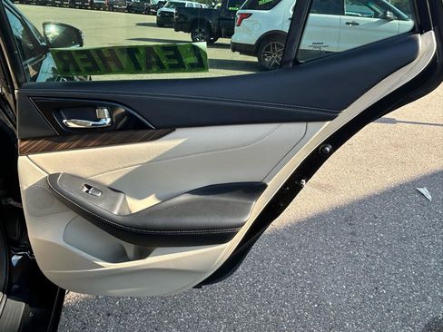 Used 2017 Nissan Maxima Platinum FWD image 15