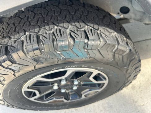 Used 2019 Jeep Wrangler Unlimited Sahara AWD/4WD image 15