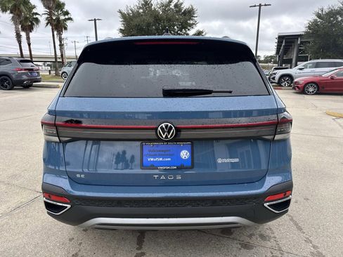 New 2026 Volkswagen Taos SE FWD image 5