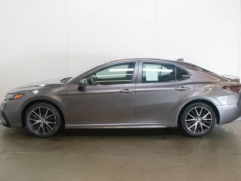 Used 2023 Toyota Camry SE w/ Cold Weather Package FWD image 7