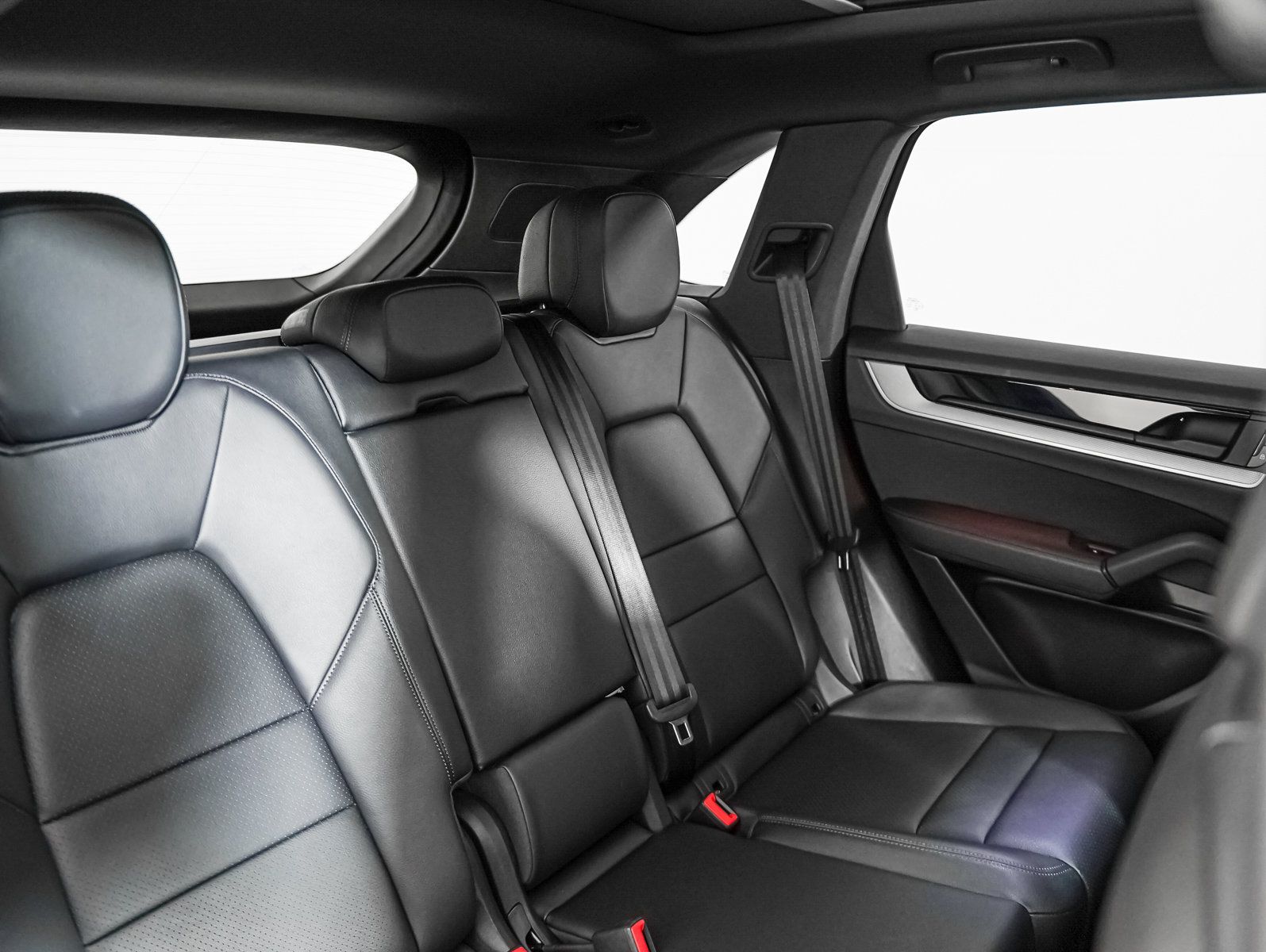 Certified 2024 Porsche Cayenne w/ Premium Package AWD/4WD image 6