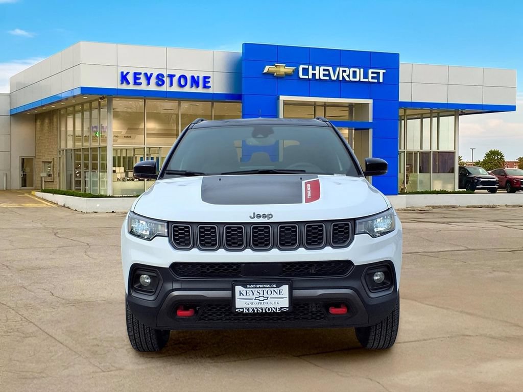 Used 2025 Jeep Compass Trailhawk AWD/4WD image 2